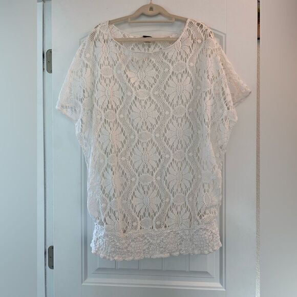 🌞Trina Turk new crochet top. - Picture 3 of 6